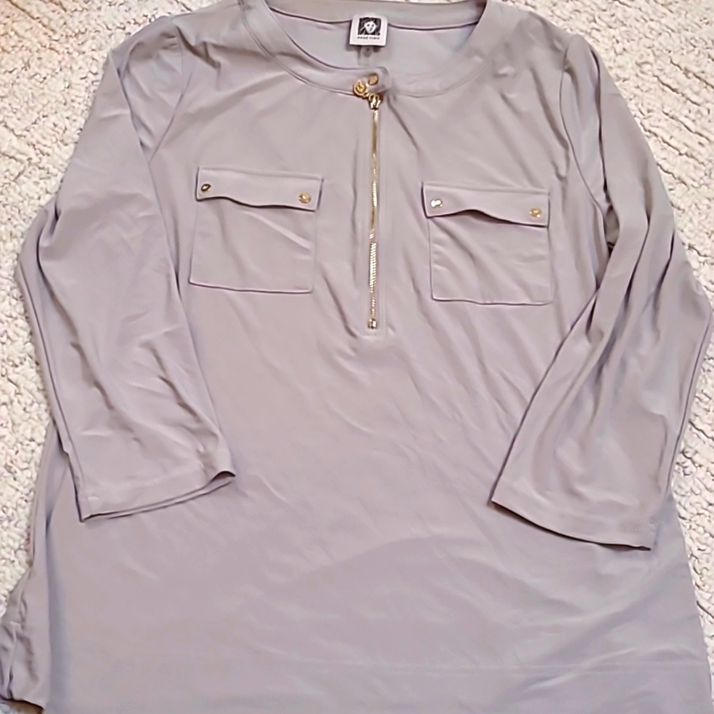 Gray 3/4 sleeve top